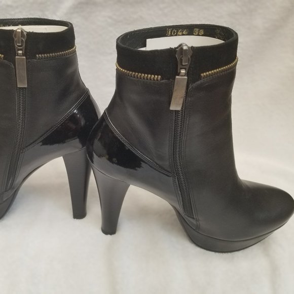 Posh all leather designer booties with faux zipper . - Picture 4 of 8